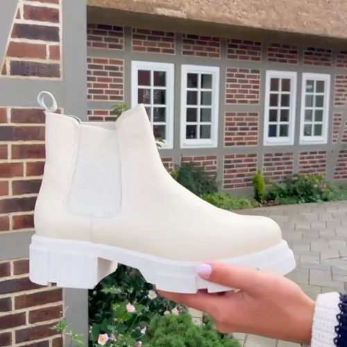 Die Boots-Saison ist da! 😍👢 Entdecke im Designer Outlet Soltau die perfekten Boots für deinen Herbstlook! Von Hammer...